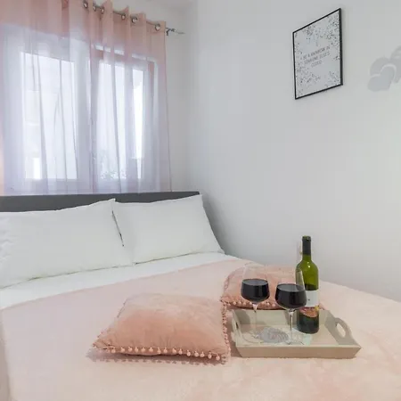 Lori Daire Zadar